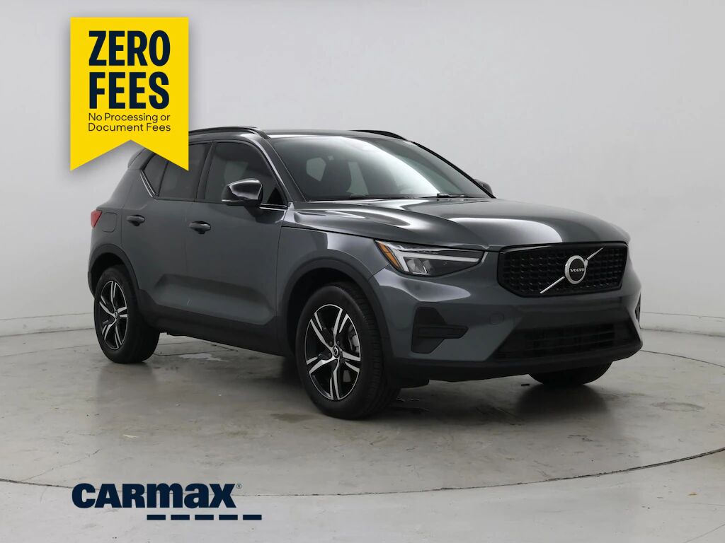 2026 VOLVO XC40