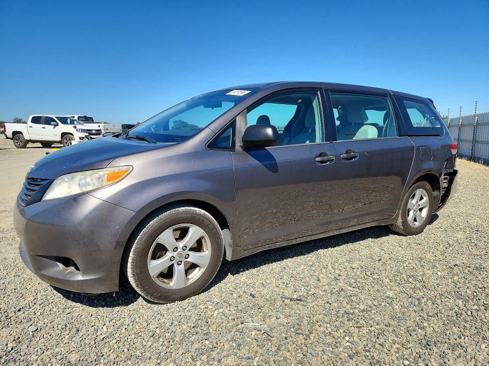 2013 TOYOTA Sienna