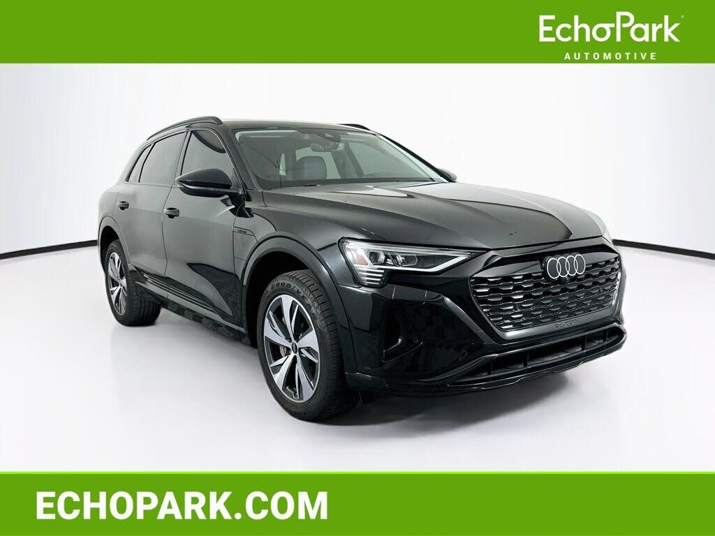 2024 AUDI Q8