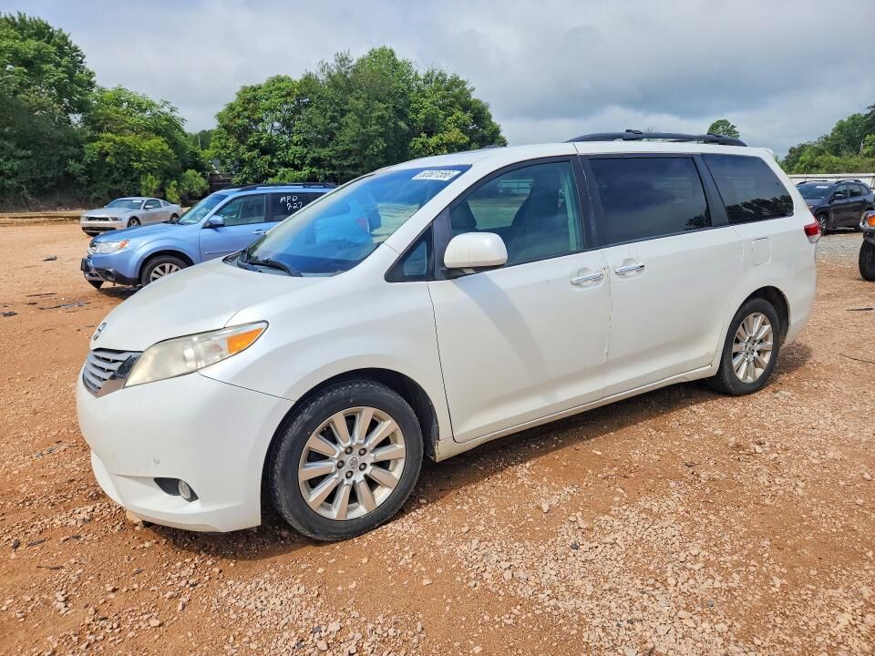 2011 TOYOTA Sienna