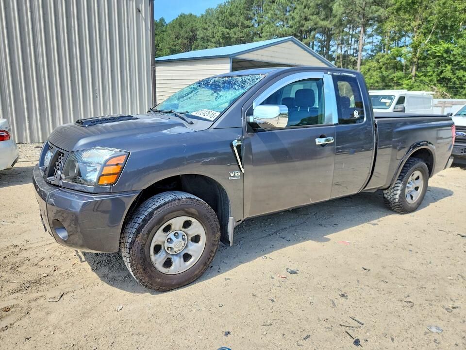 2004 NISSAN Titan