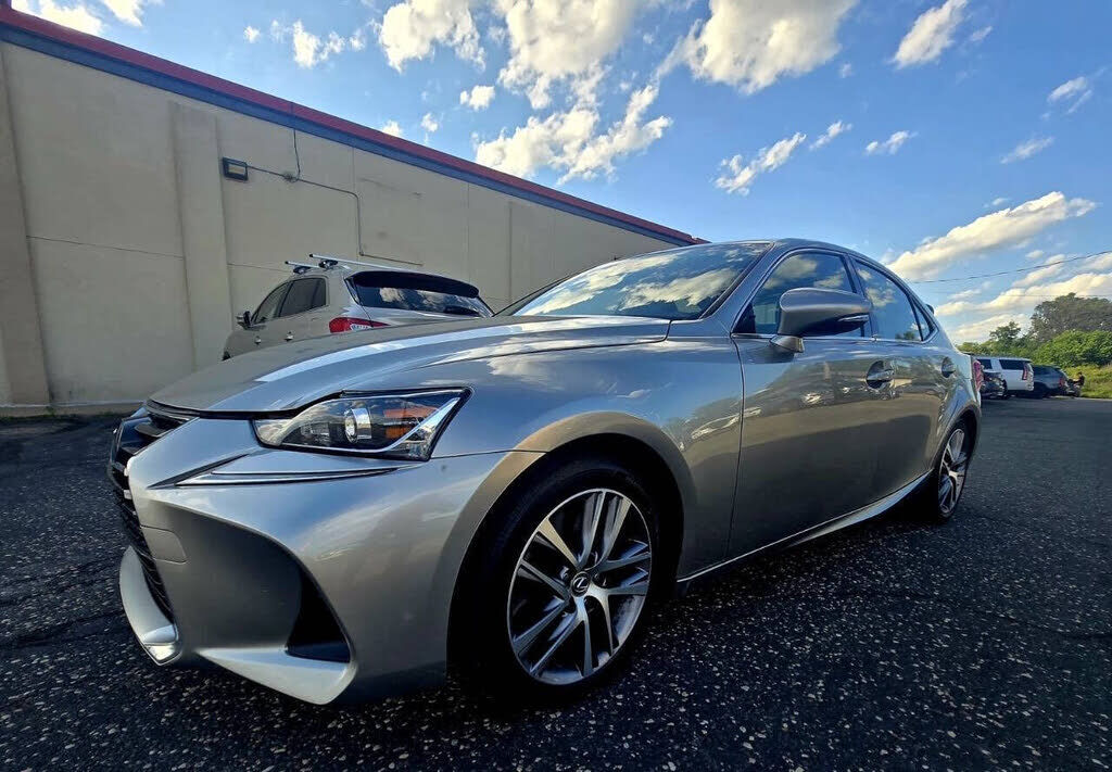 2019 LEXUS IS