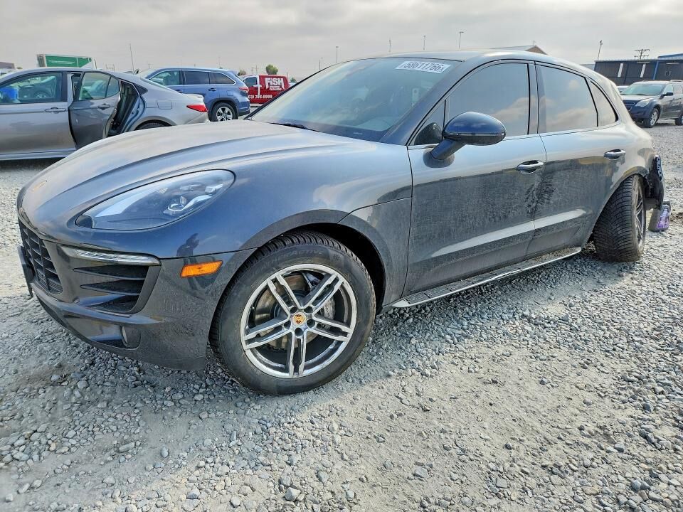 2017 PORSCHE Macan