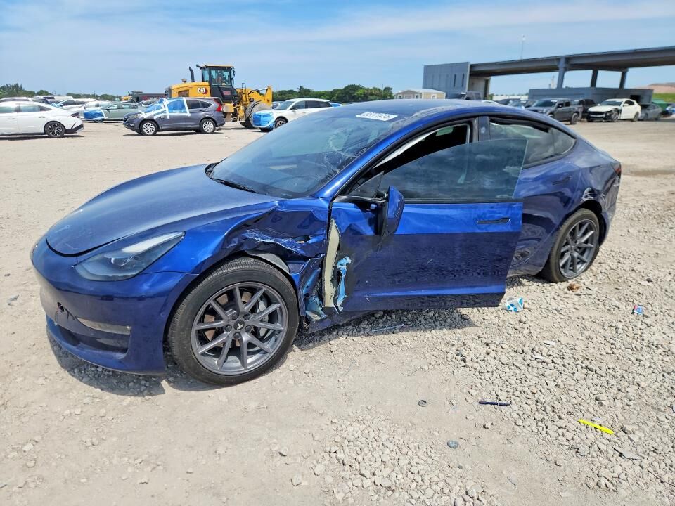2022 TESLA Model 3