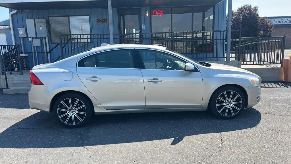 2017 VOLVO S60