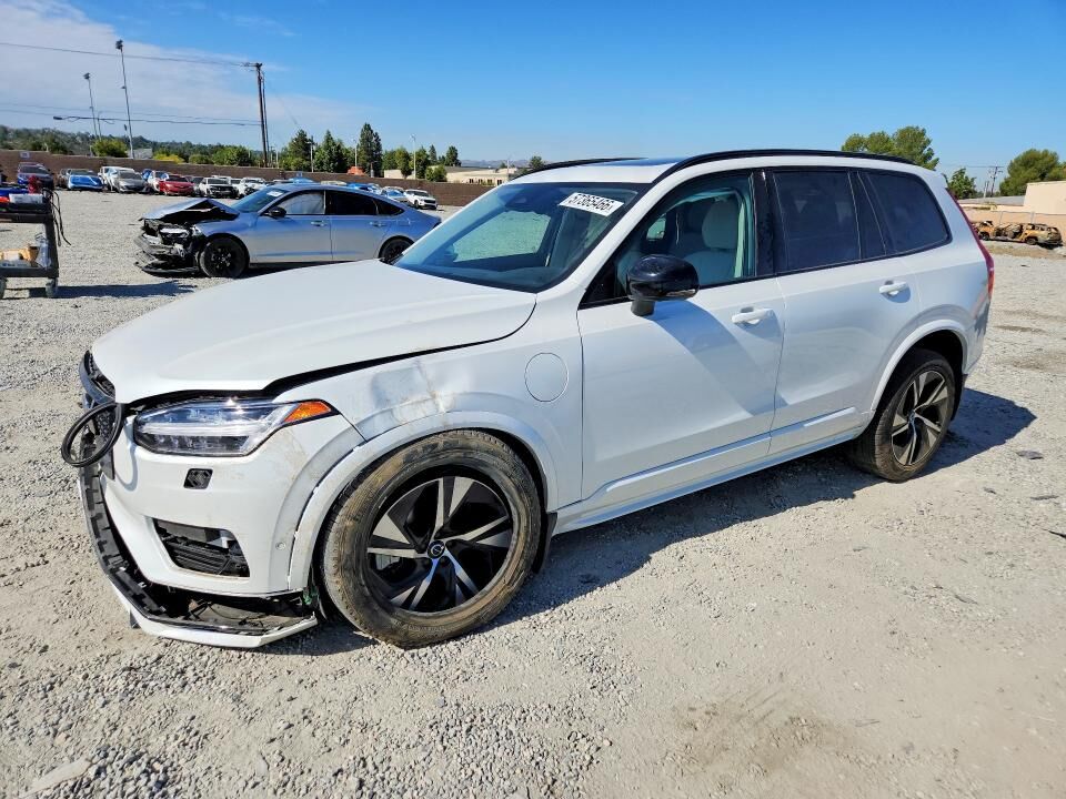 2023 VOLVO XC90
