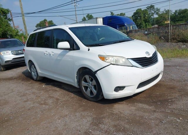 2014 TOYOTA Sienna