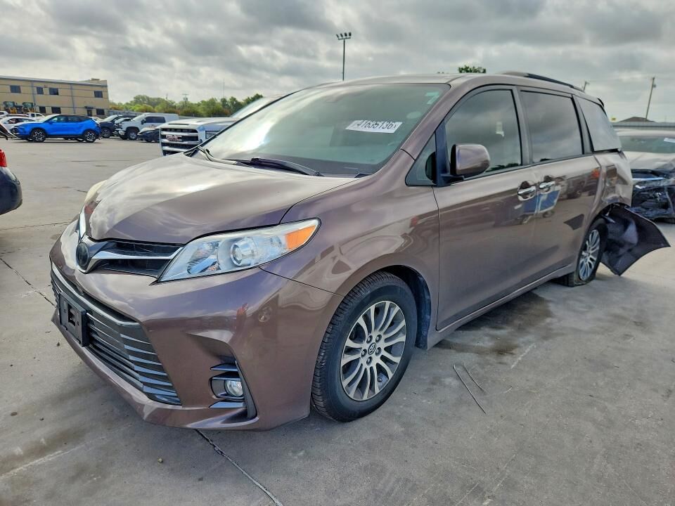 2019 TOYOTA Sienna