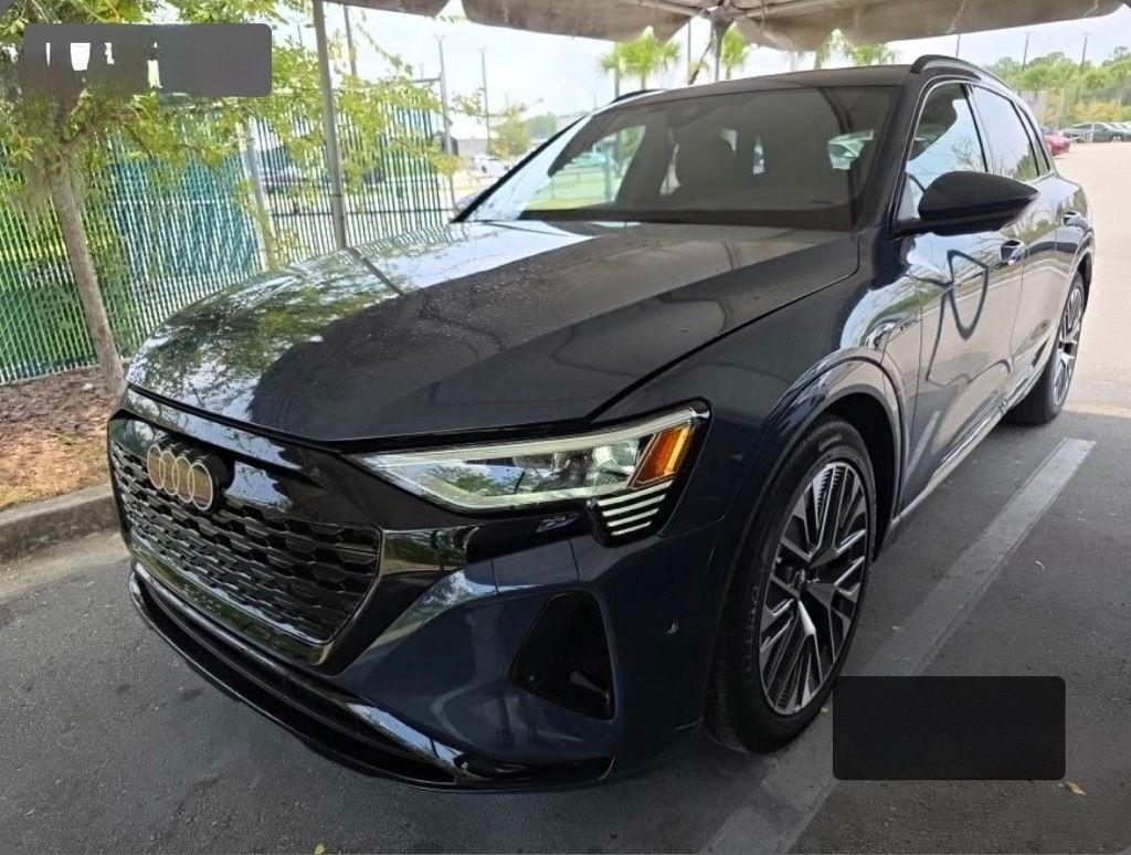 2024 AUDI Q8
