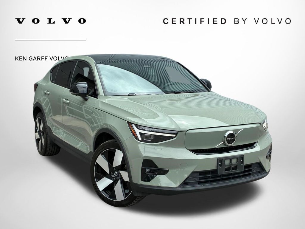2023 VOLVO C40