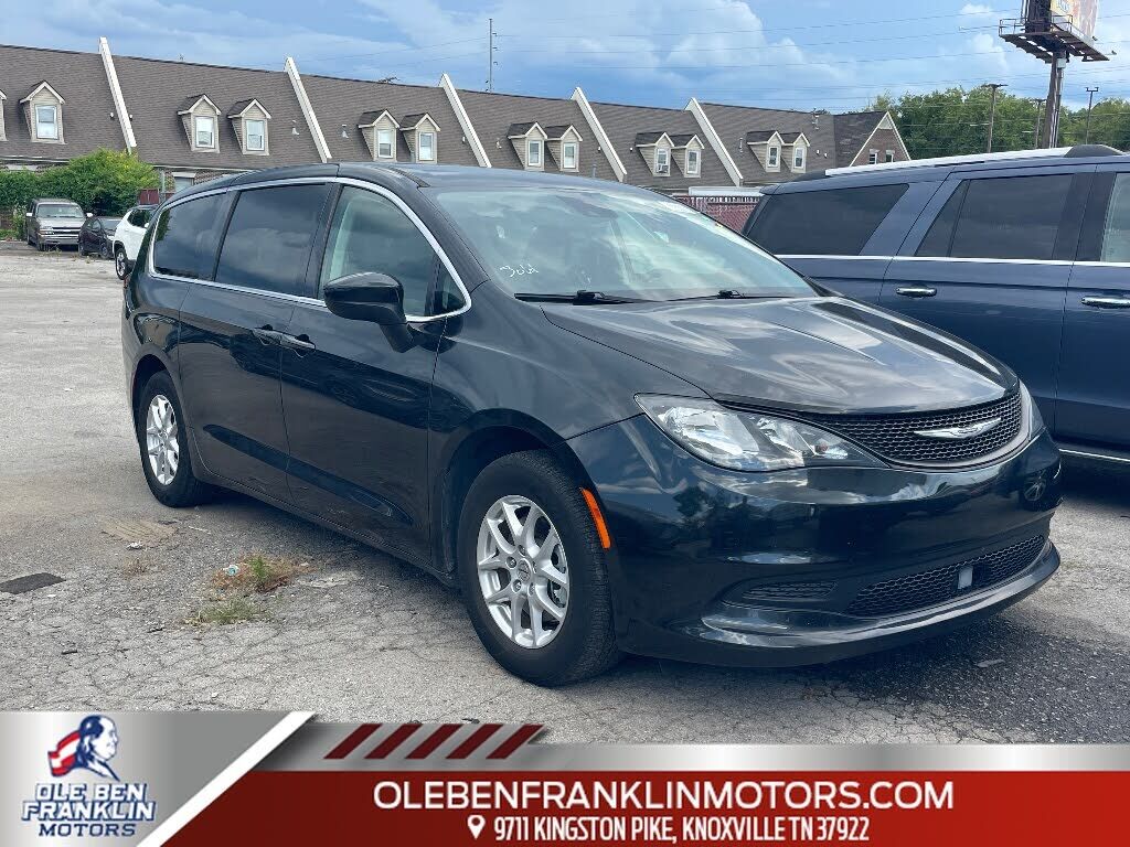 2023 CHRYSLER Voyager