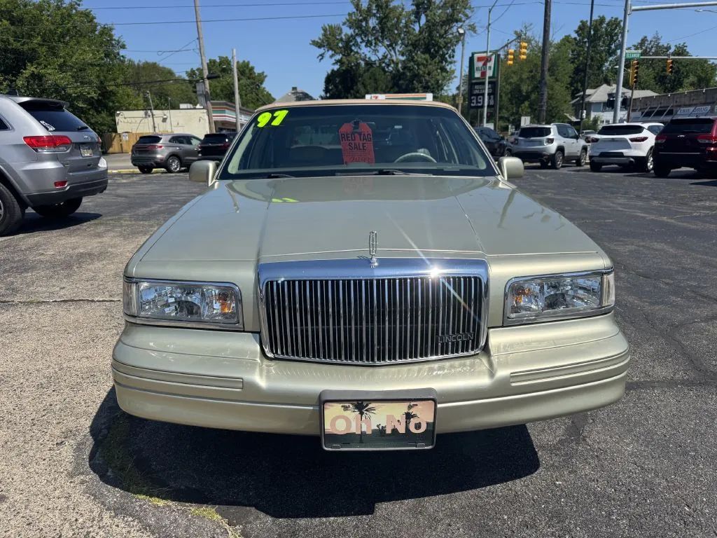 1997 LINCOLN Town Car