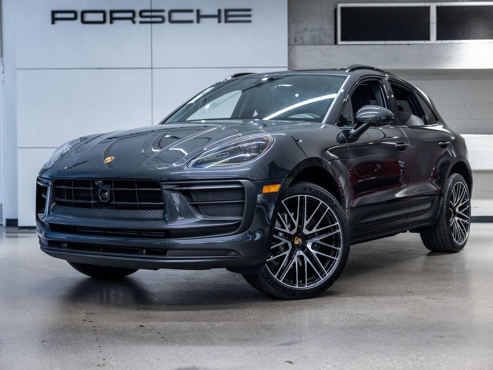 2026 PORSCHE Macan