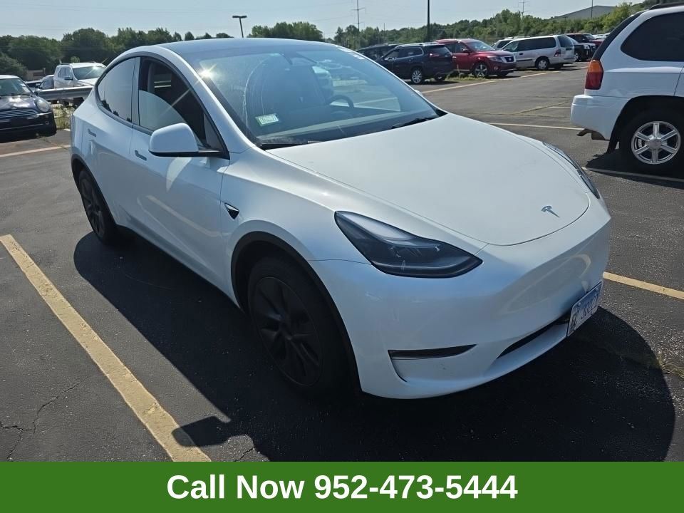 2024 TESLA Model Y