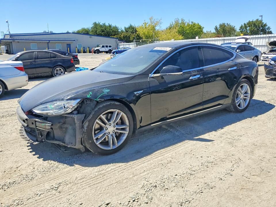 2015 TESLA Model S