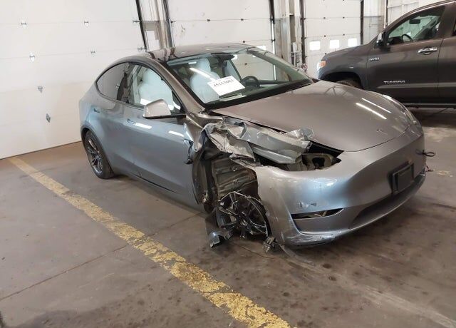 2025 TESLA Model Y