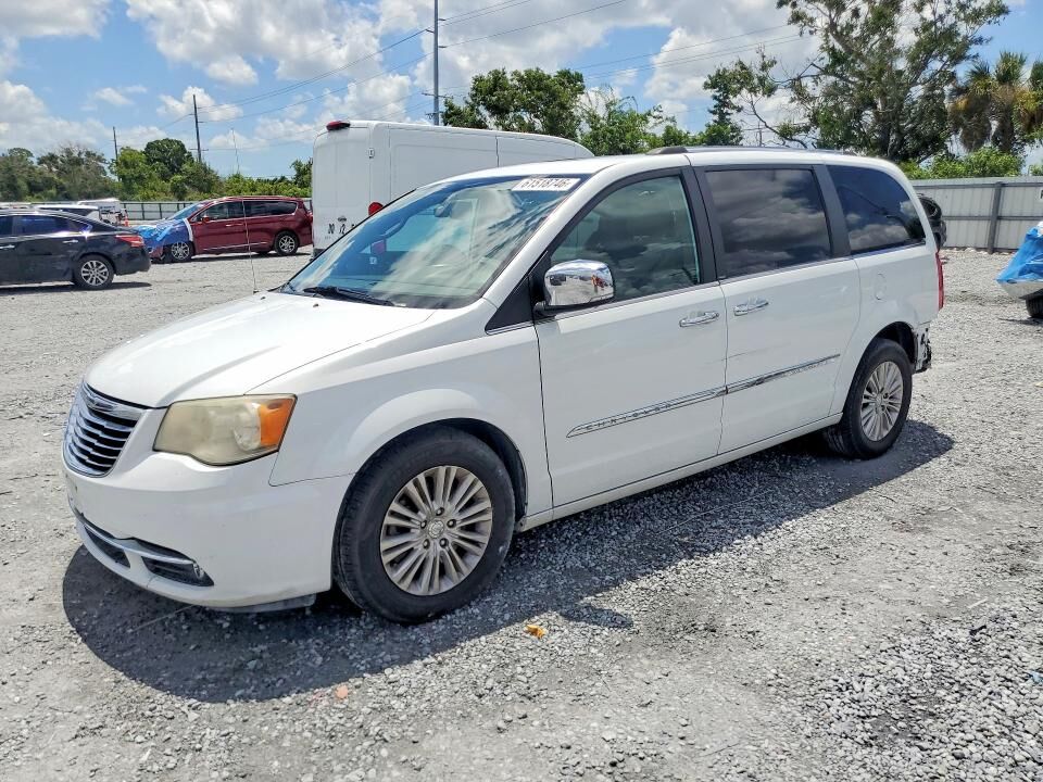 2014 CHRYSLER Town and Country