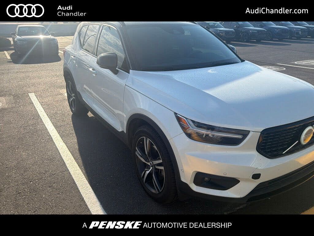 2019 VOLVO XC40