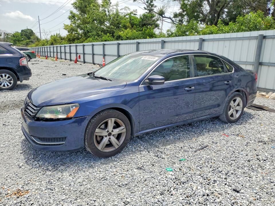2013 VOLKSWAGEN Passat