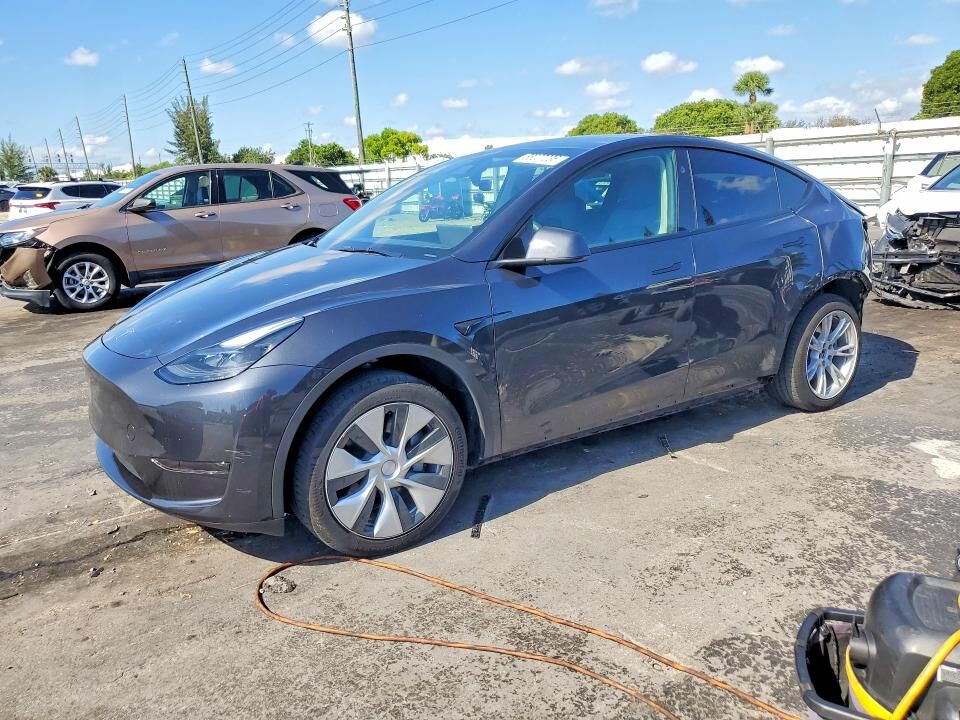 2024 TESLA Model Y
