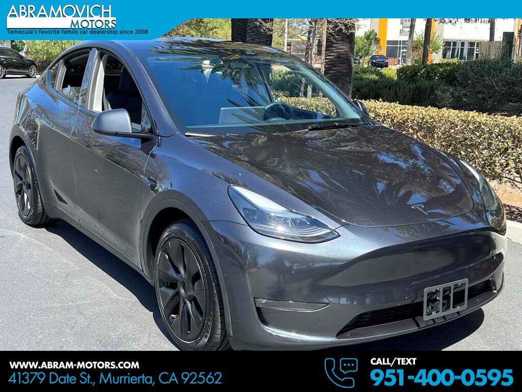 2025 TESLA Model Y