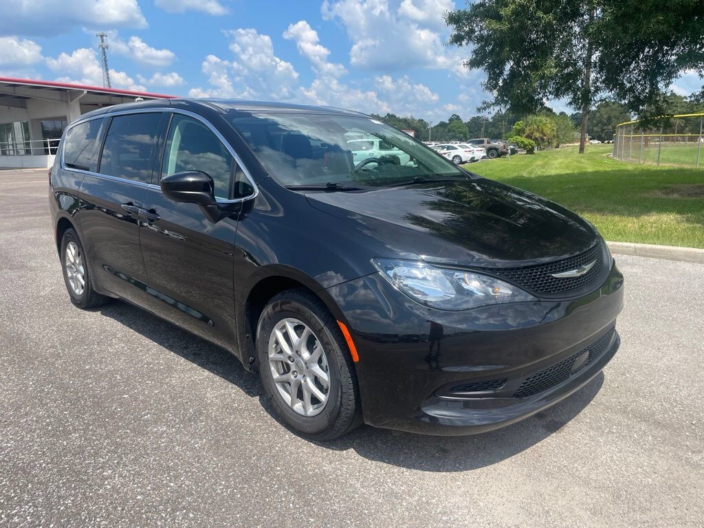 2023 CHRYSLER Voyager