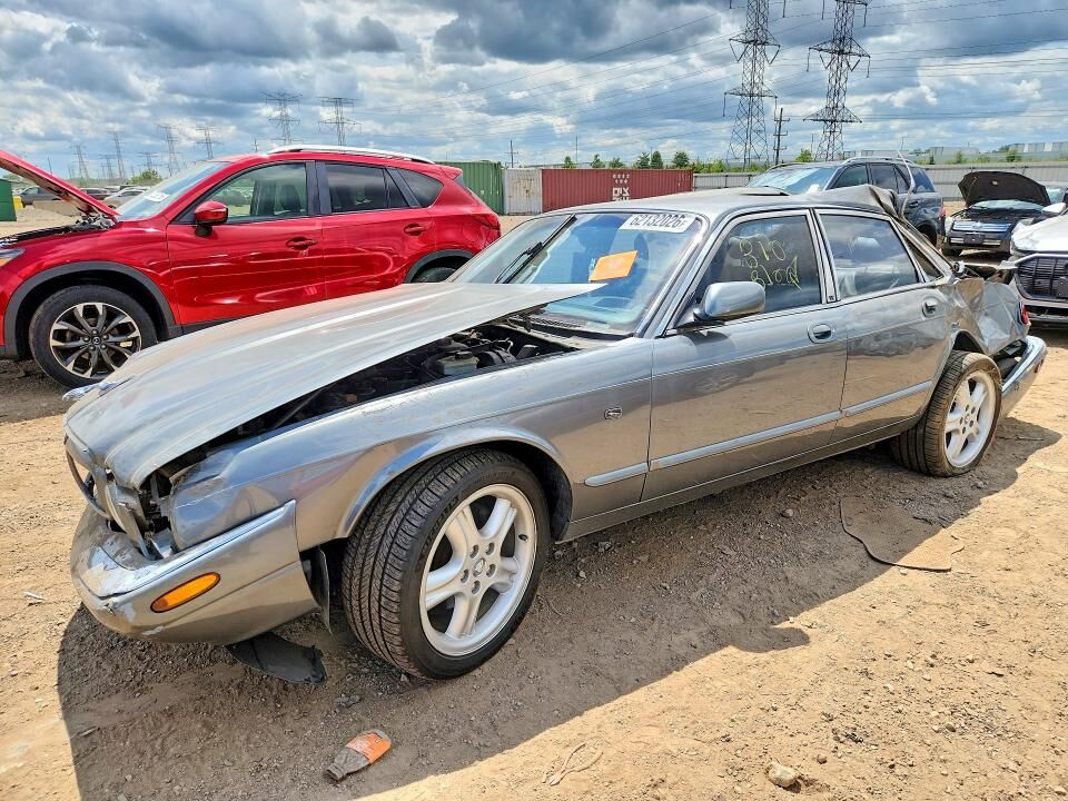 Jaguar XJ