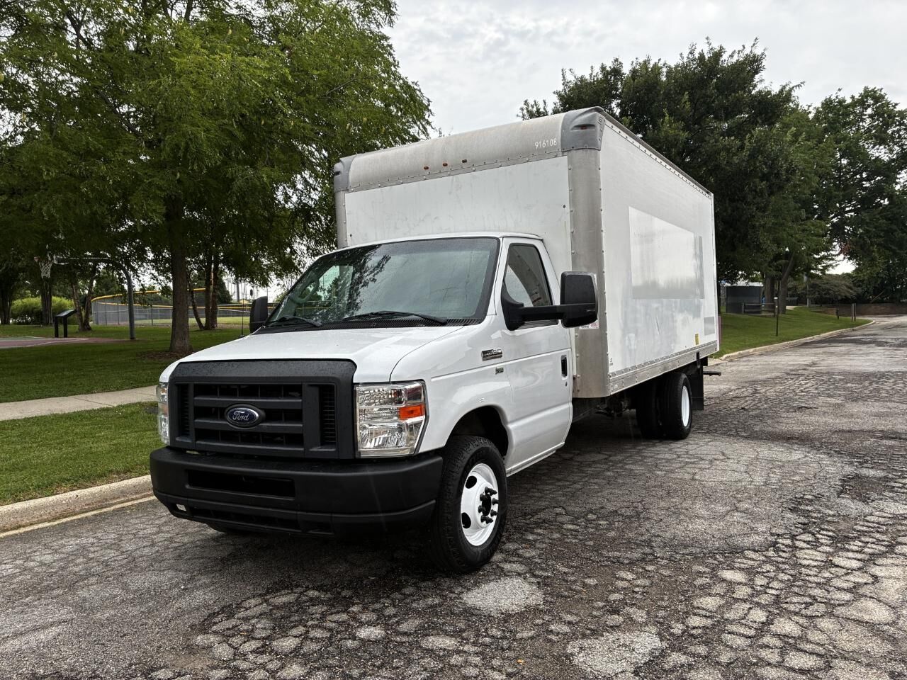 2019 FORD E-350
