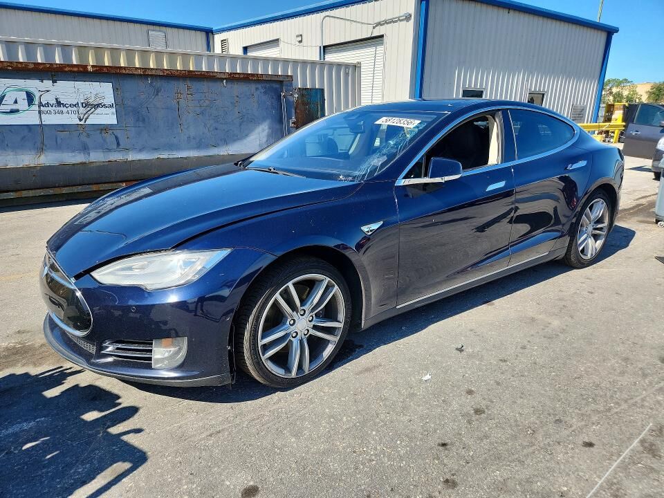 2015 TESLA Model S