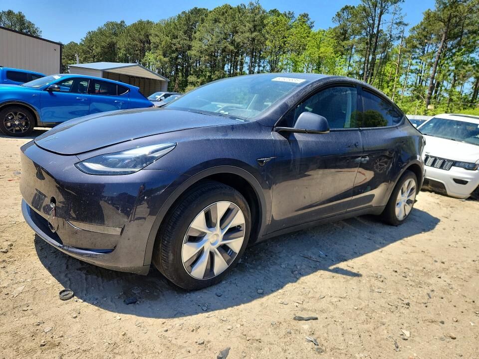 2024 TESLA Model Y