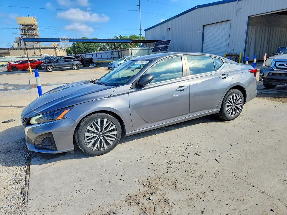 2024 NISSAN Altima