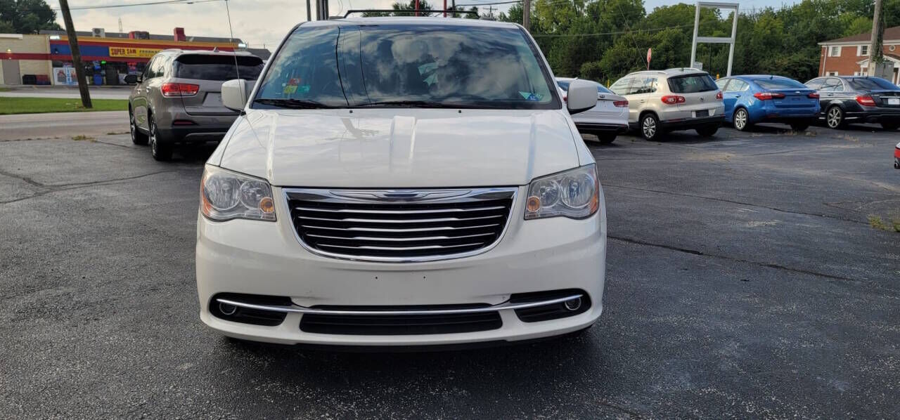 2013 CHRYSLER Town and Country