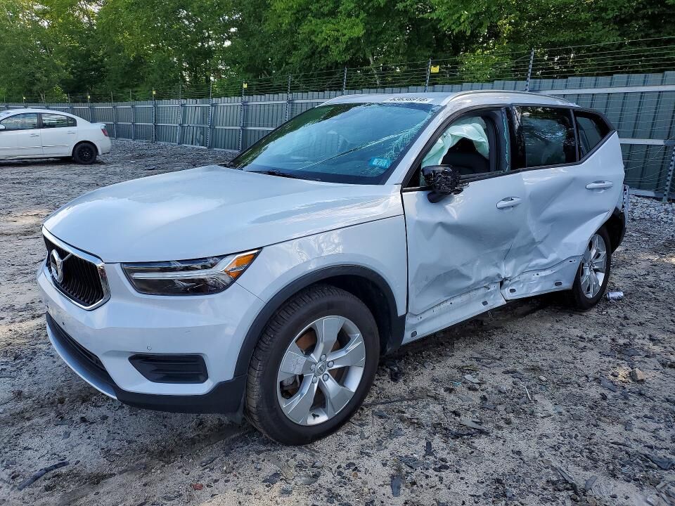 2020 VOLVO XC40