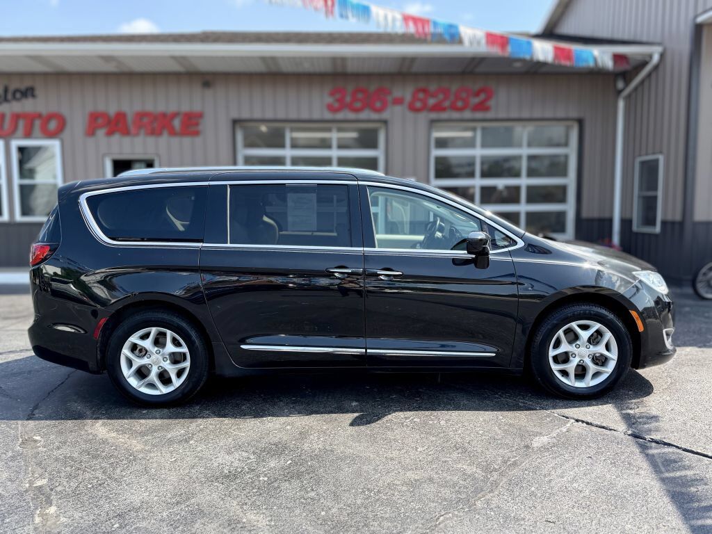 2017 CHRYSLER Pacifica