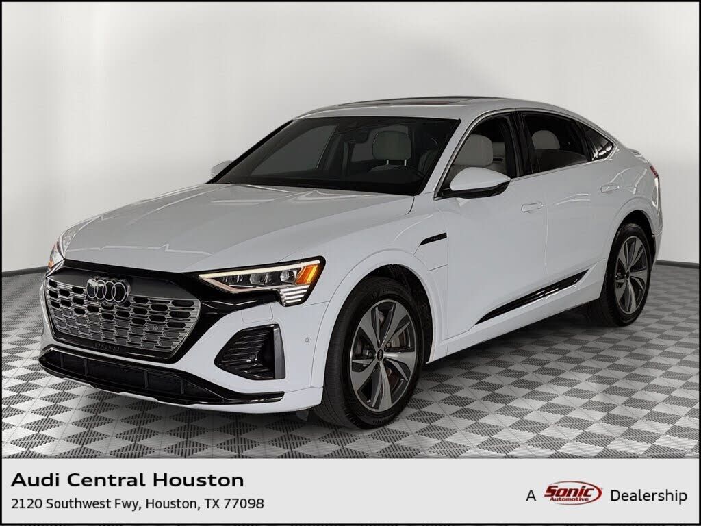 2024 AUDI Q8