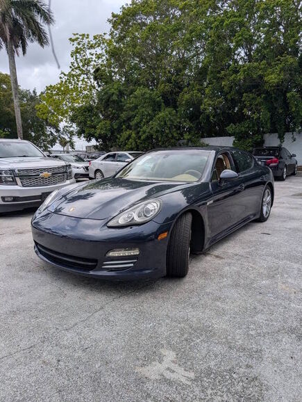 2012 PORSCHE Panamera