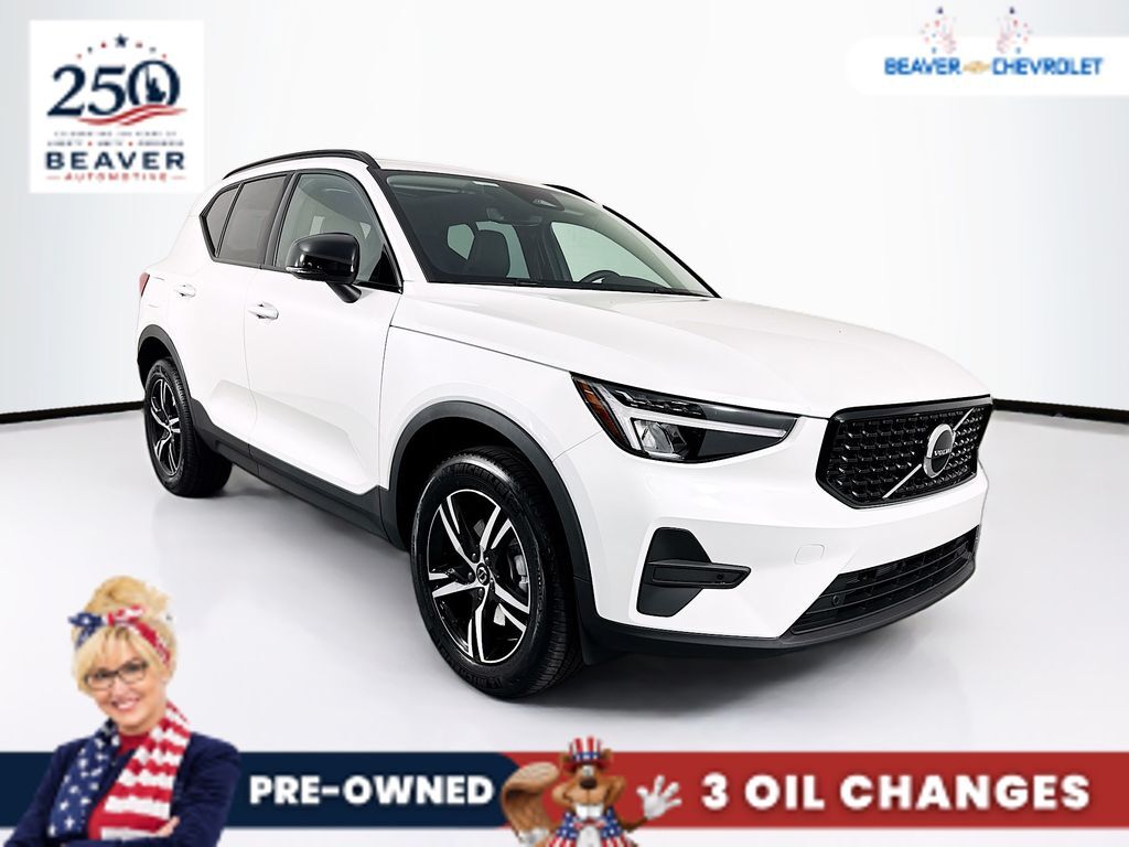 2026 VOLVO XC40