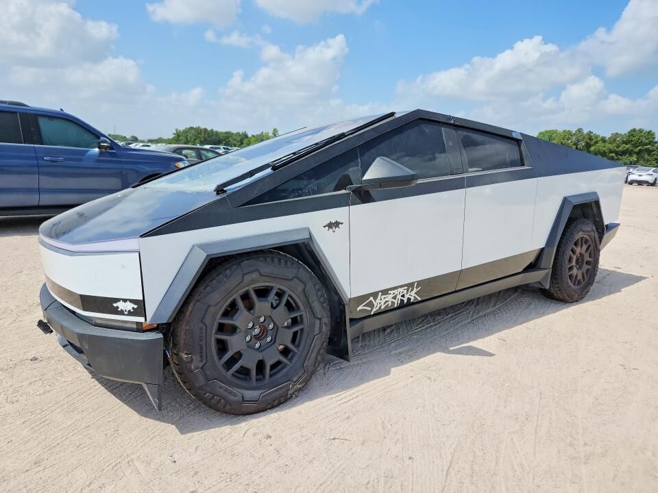 2024 TESLA Cybertruck
