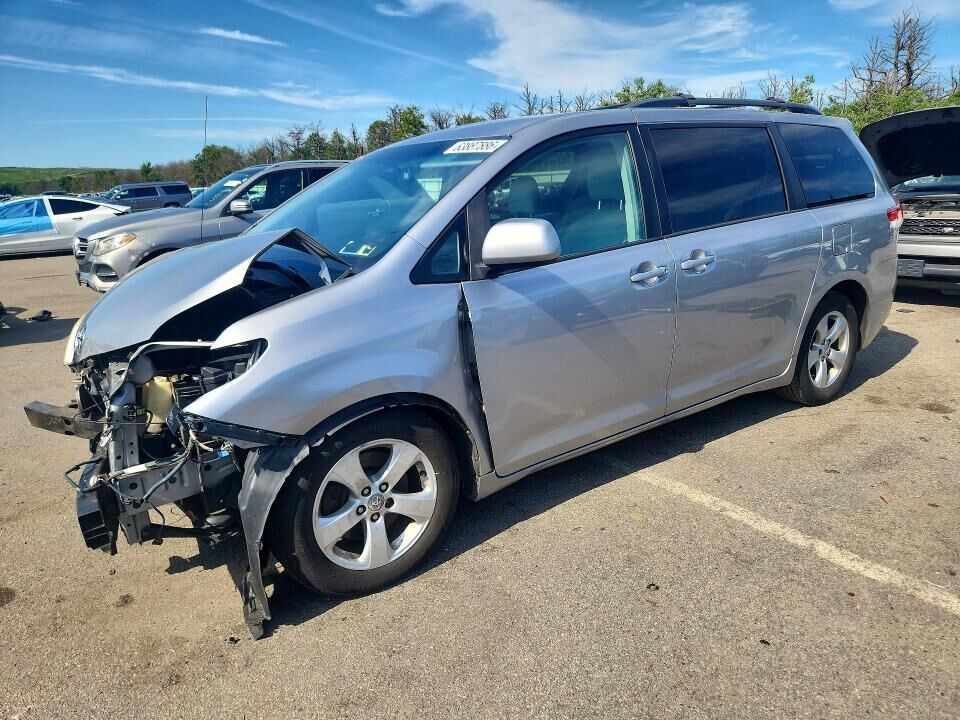 2012 TOYOTA Sienna