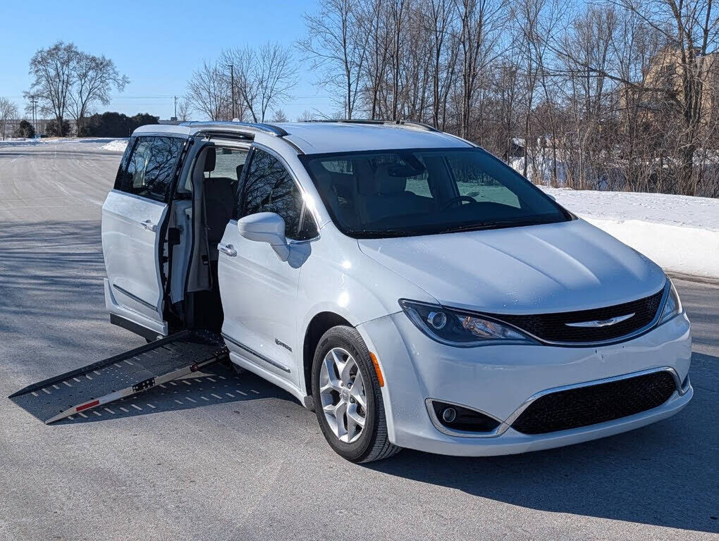 2017 CHRYSLER Pacifica