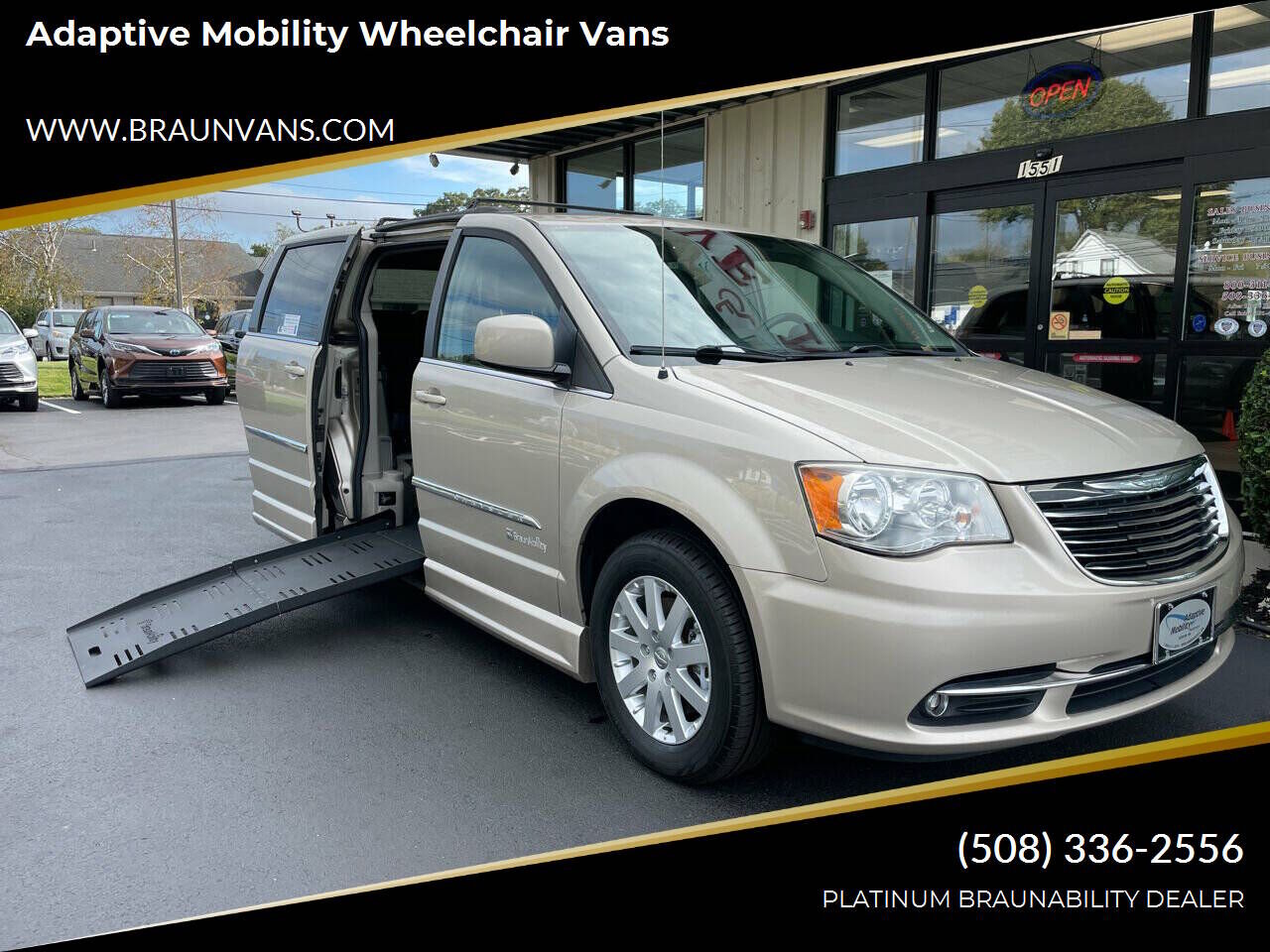 2014 CHRYSLER Town and Country