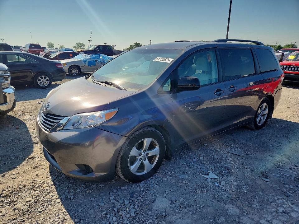 2013 TOYOTA Sienna