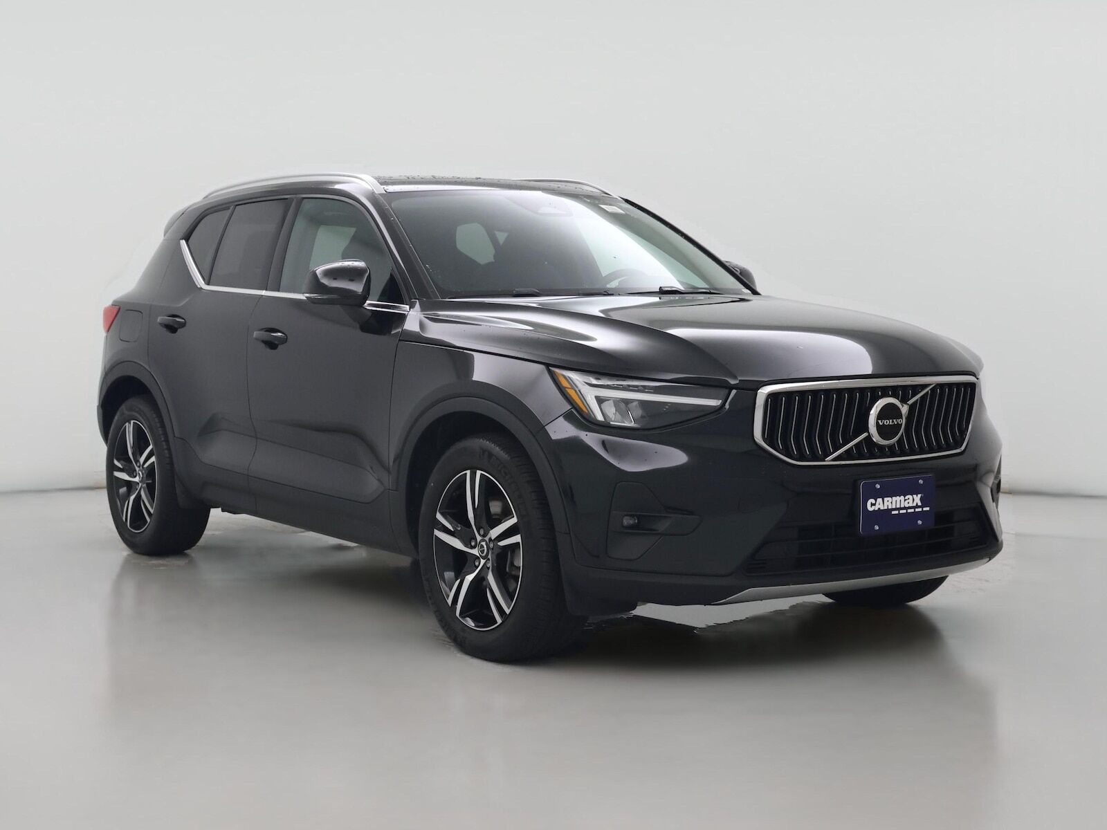 2023 VOLVO XC40