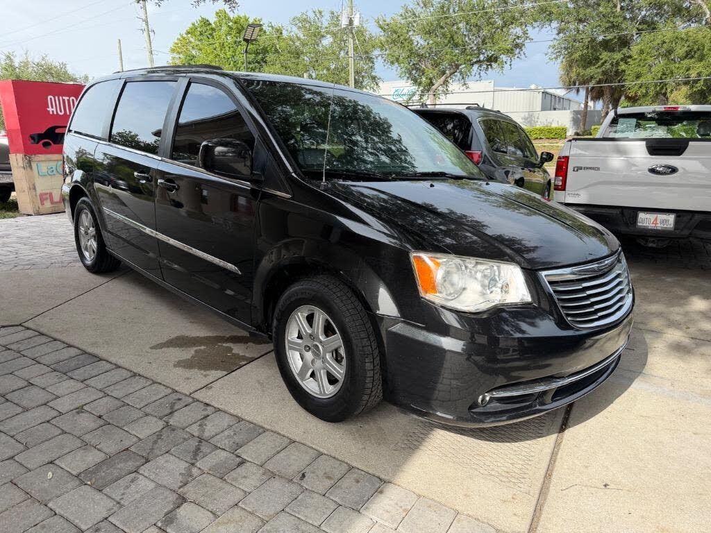 2012 CHRYSLER Town and Country