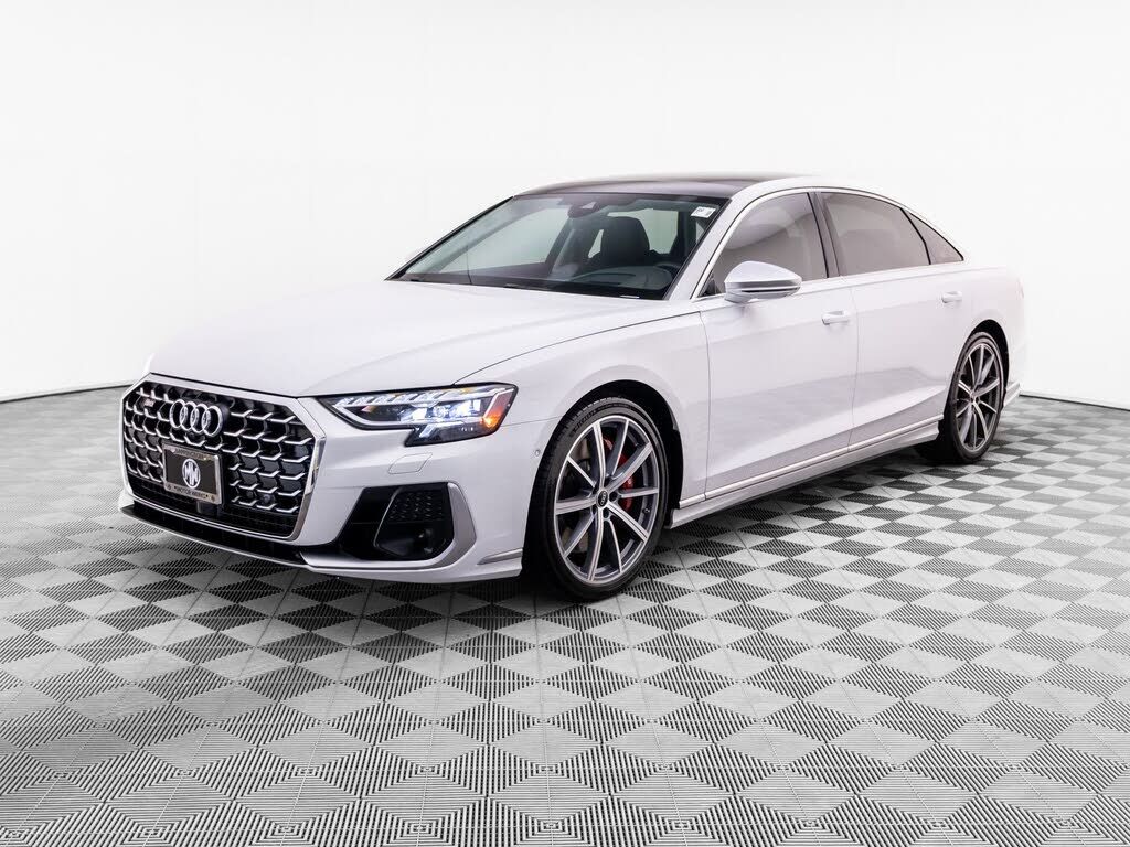 2022 AUDI S8