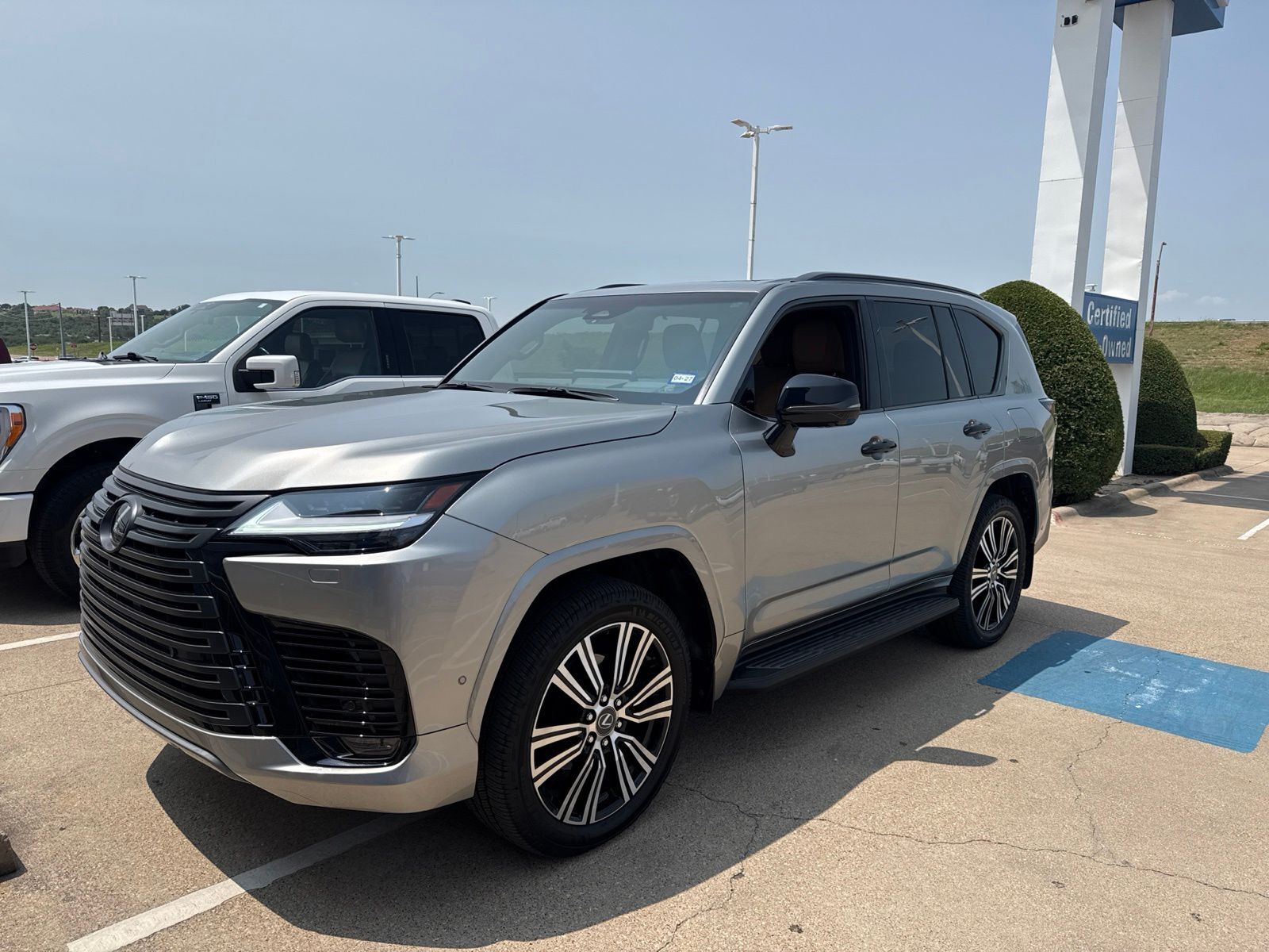 2025 LEXUS LX