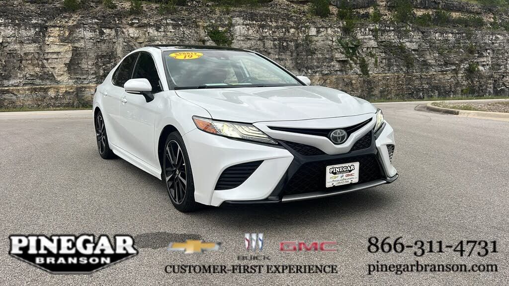 2019 TOYOTA Camry