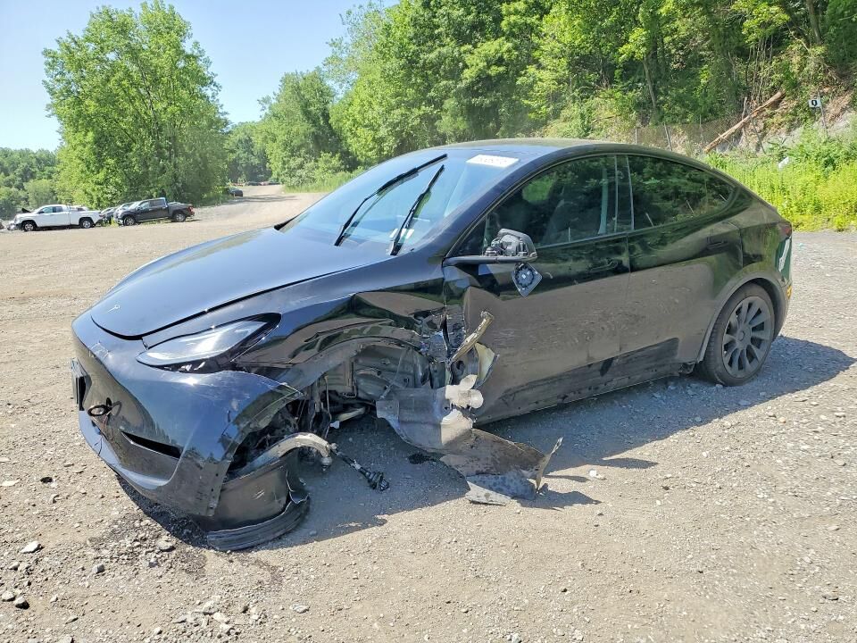 2024 TESLA Model Y