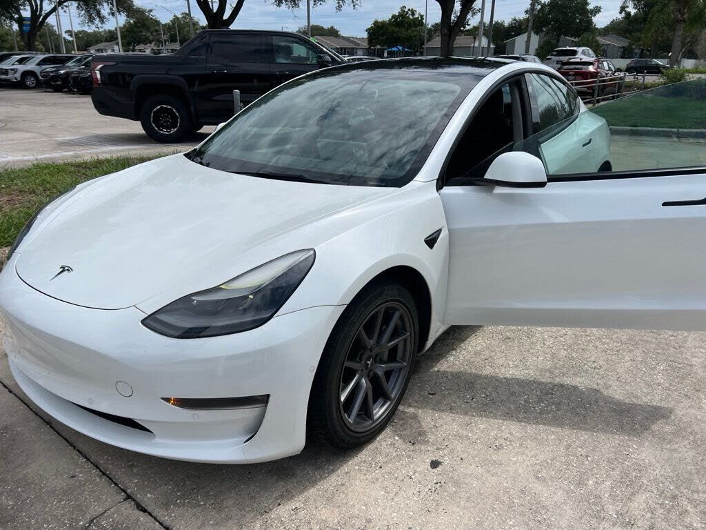 2022 TESLA Model 3