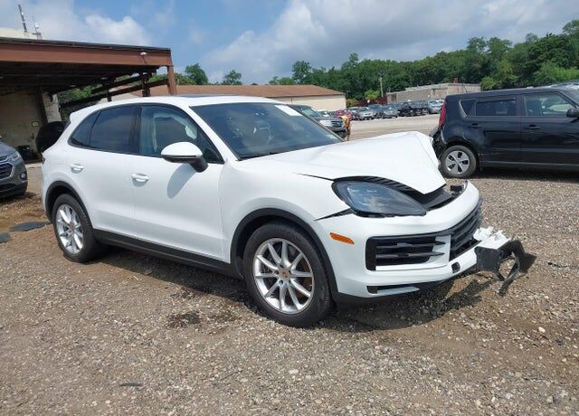 2024 PORSCHE Cayenne